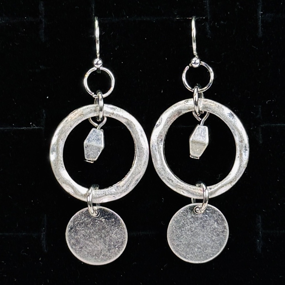Pretty Silvertone Bohemian chic dangle pierced earrings